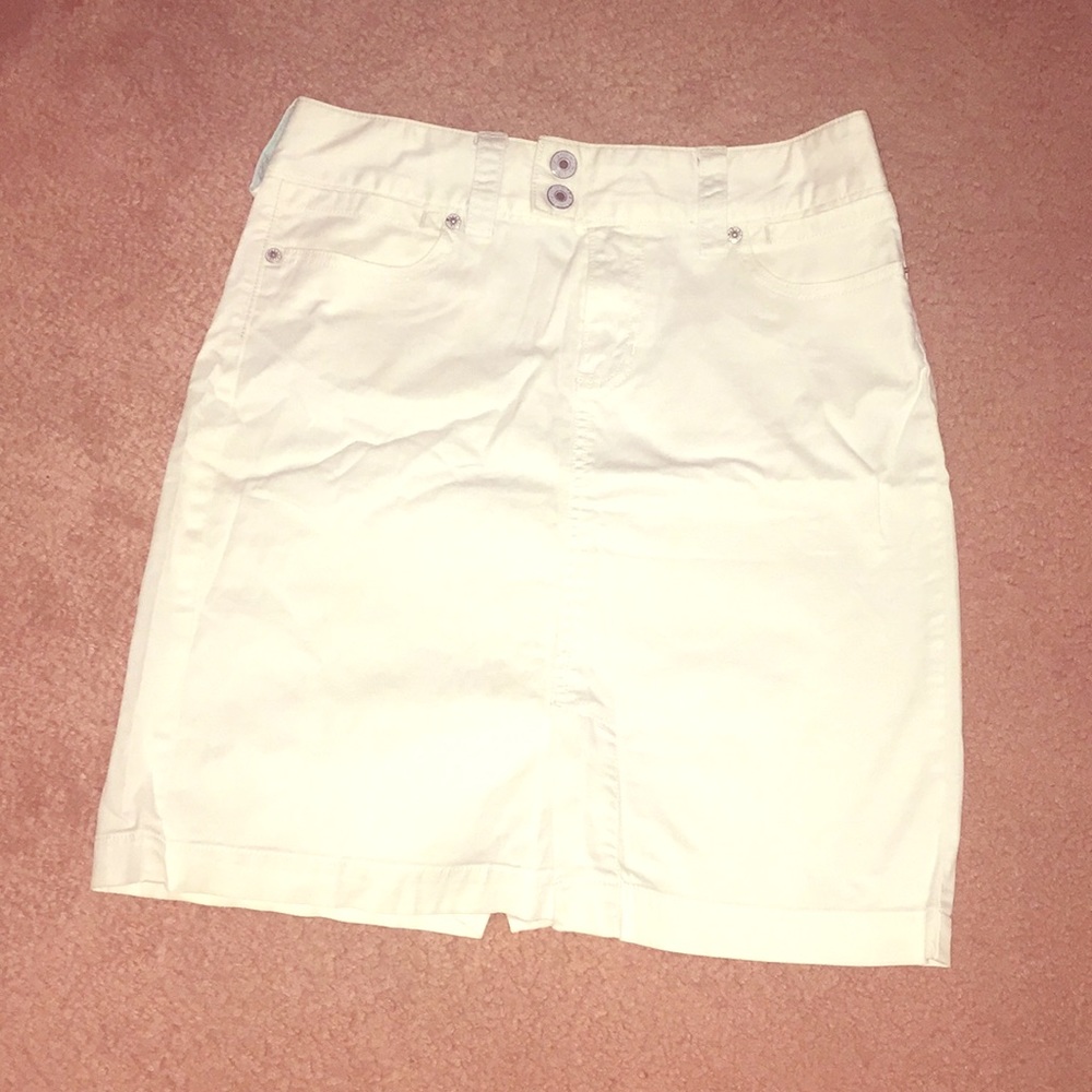 White skirt with many pockets